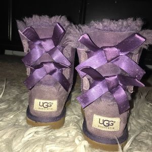 ADORABLE YOUTH GIRL LOW BOW PURPLE UGGS !!!